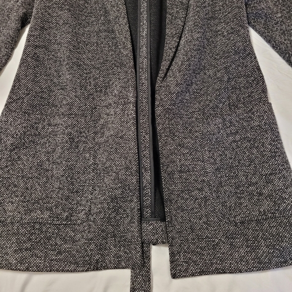 Like new reitmans 12 knit blazer jacket black and white knit - Picture 2 of 6